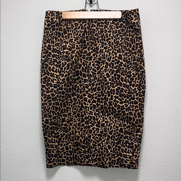 J Crew Leopard Print Pencil Skirt Size 4 - Picture 2 of 3